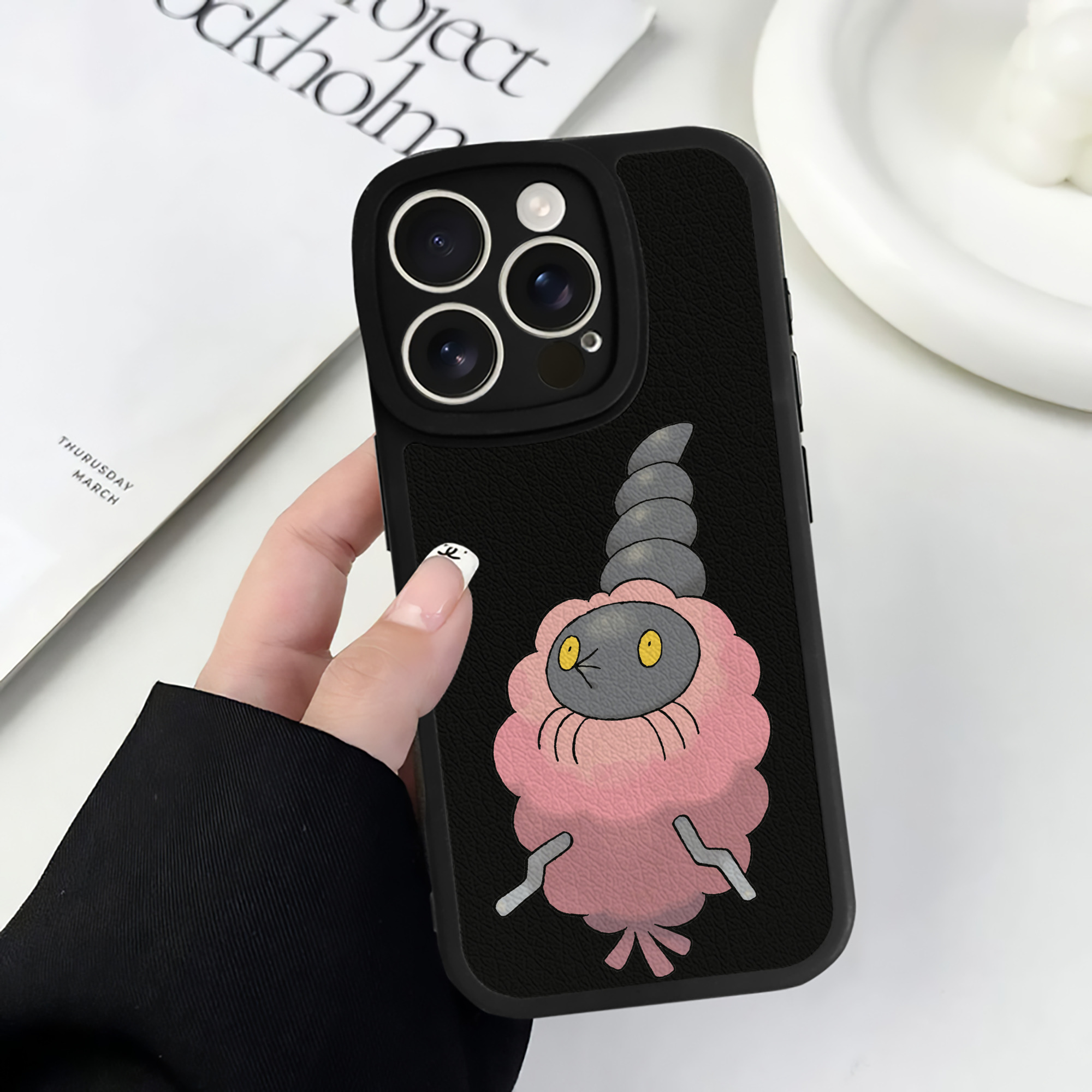 （画像用） ポケットモンスター Pokémon 【iPhone 16シリーズ対応】シリコンスマホケース（レザー調） 材質：シリコン
